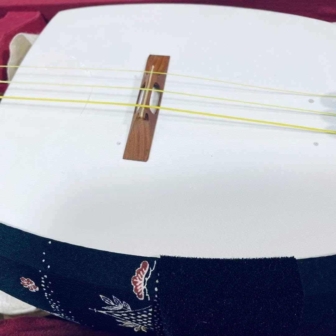 状態良好三味線 地唄 中棹 花梨 丸打胴 ハードケース 天然皮